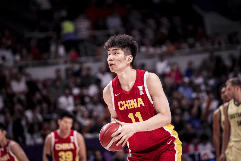 虎扑体育-余嘉豪：中国篮球需要跟着世界篮球潮流去走，这条路还很长